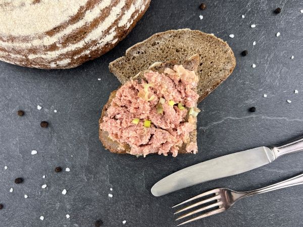 Frühstücksfleisch im Geleemantel im Glas